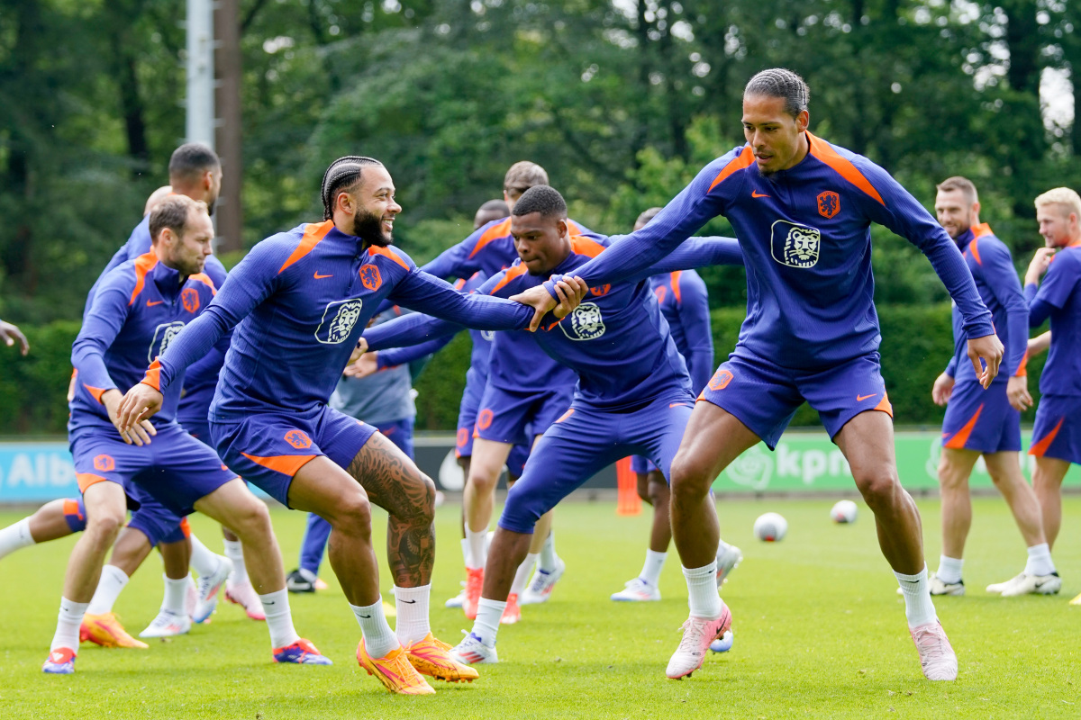 荷兰队将尽全力对抗法国队的进攻(荷兰对法国谁厉害) 荷兰队将尽全力对抗法国队的进攻(荷兰对法国谁厉害)