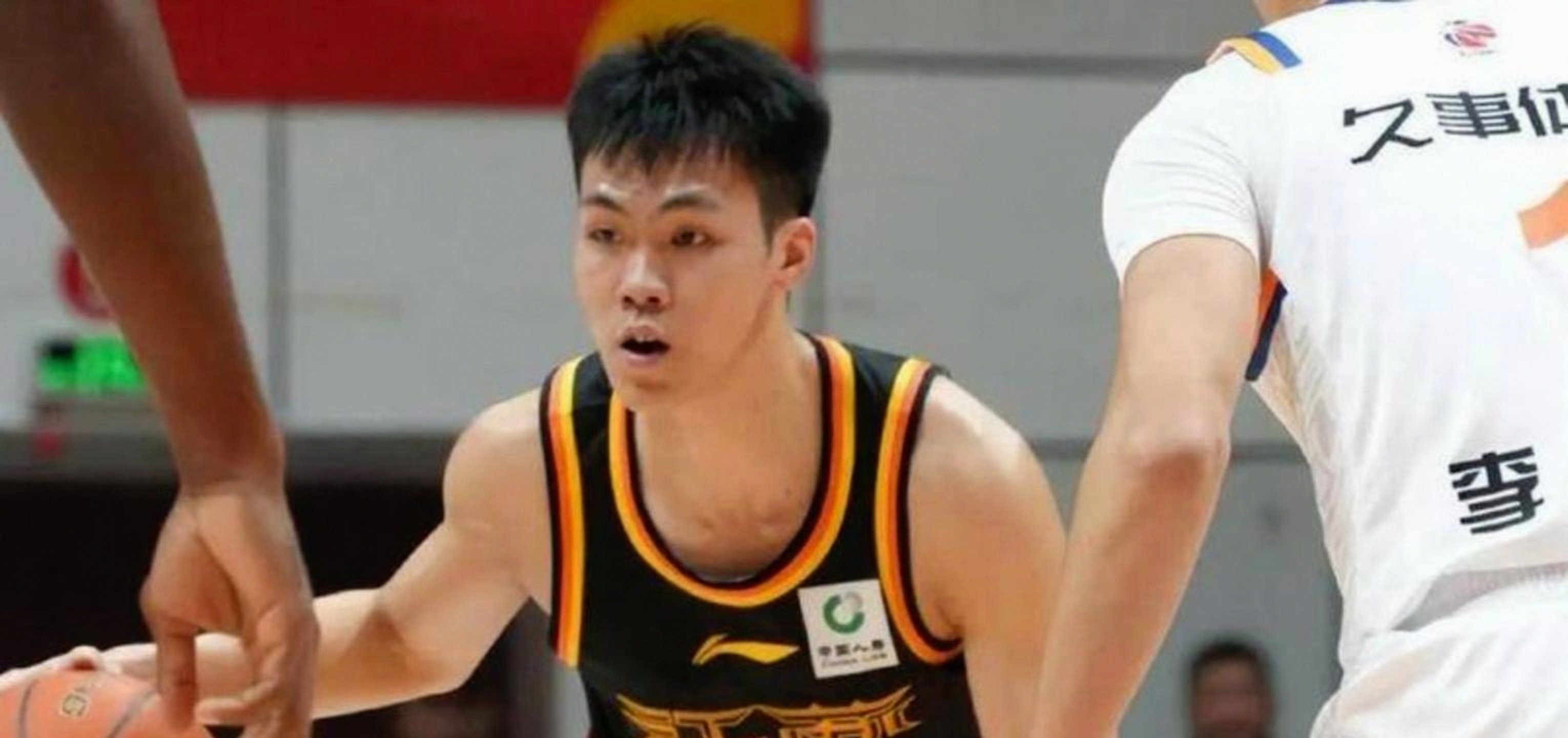 江苏男篮主场大胜，展现出强大实力的简单介绍